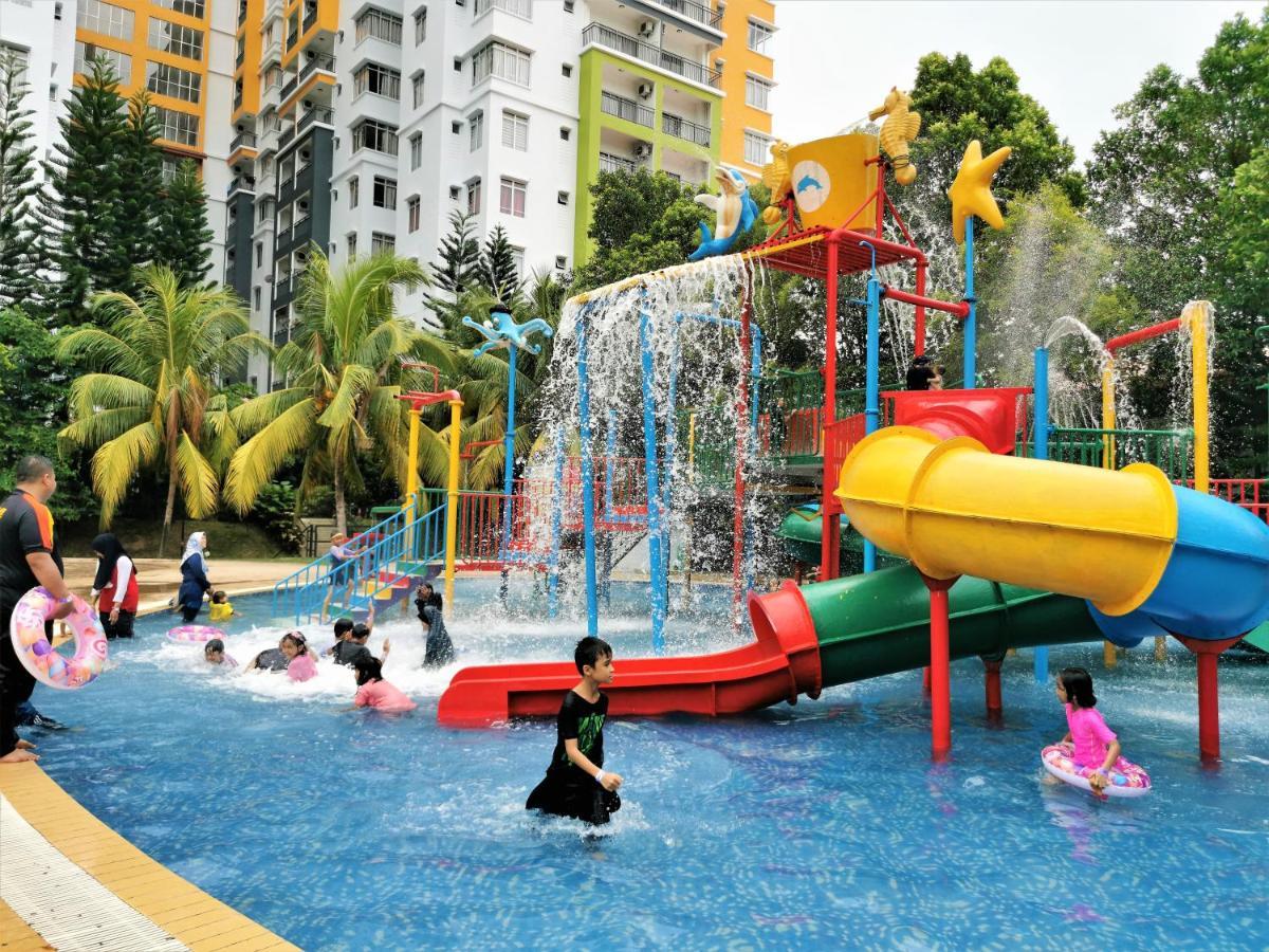 B - Lagoon Water Themepark Suite Melaka Town Eksteriør bilde